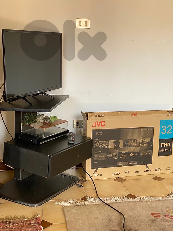 Smart TV JVC 32 inch with table