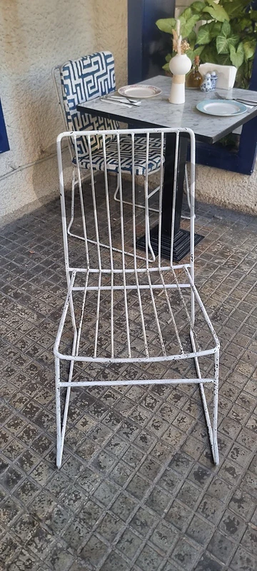 Metal chairs with cushions - Good condition