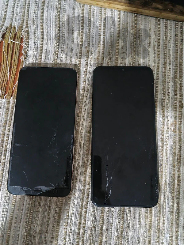 2 Phones