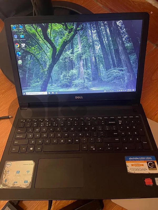 Dell Inspiron i7 | 8GB RAM | 256GB |Radeon Graphics – Clean Condition
