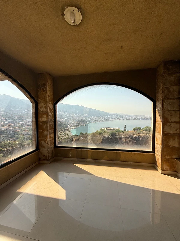 Duplex for rent in Adma w panoramic views + garden and terrace.