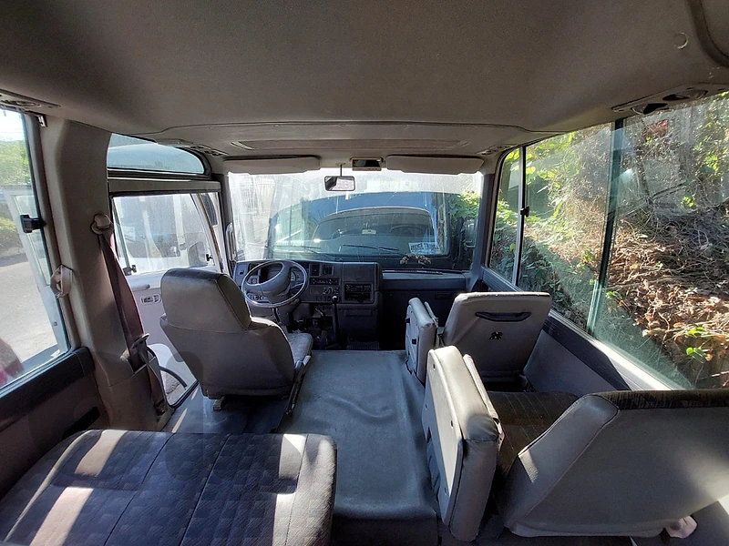 Nissan bus 2005