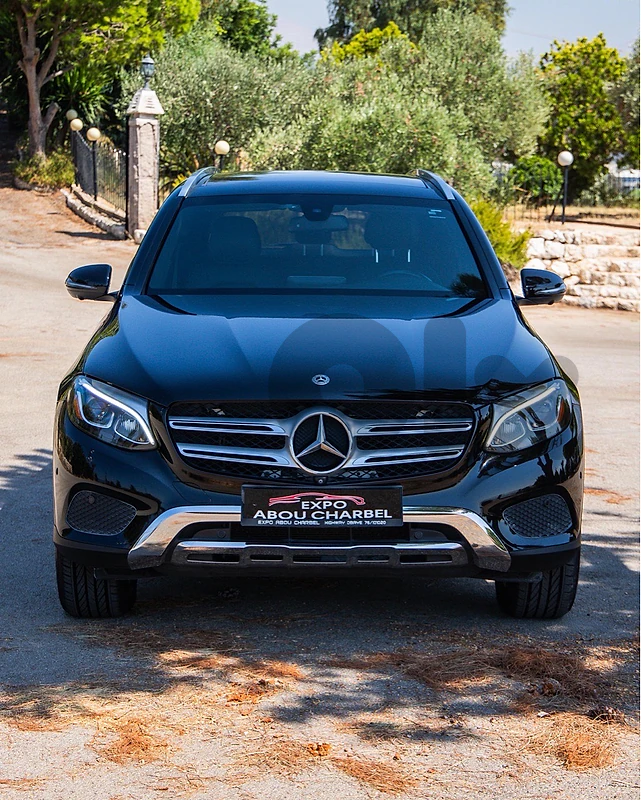 Mercedes-Benz GLC 300 sedan 2018 / clean carfax Mercedes-Benz GLC 300 sedan 2018 / clean carfax