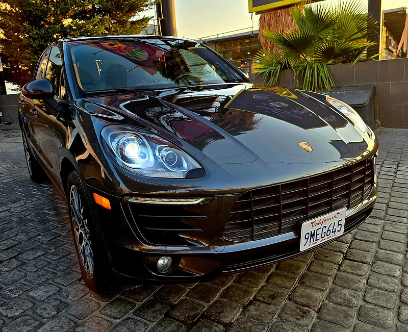 Macan v4 2018 california 60000!!! clean carfax Macan v4 2018 california 60000!!! clean carfax