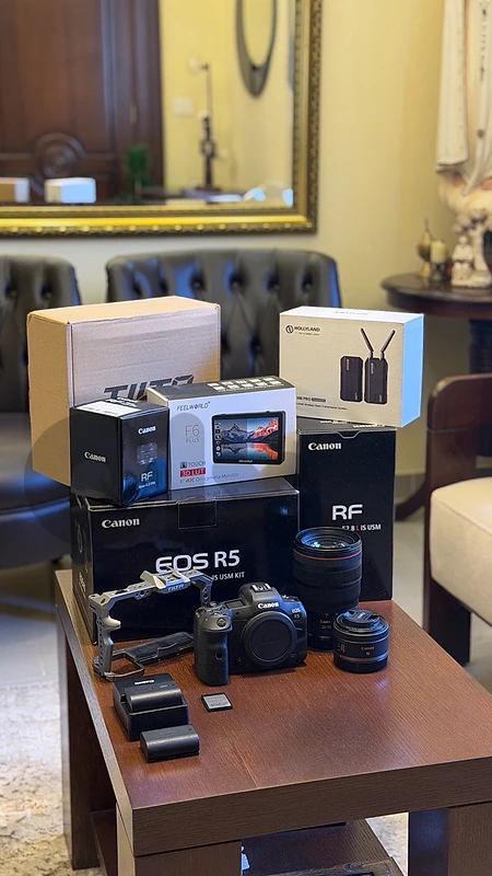 Canon R5 with 24-70mm F2.8 Canon R5 with 24-70mm F2.8