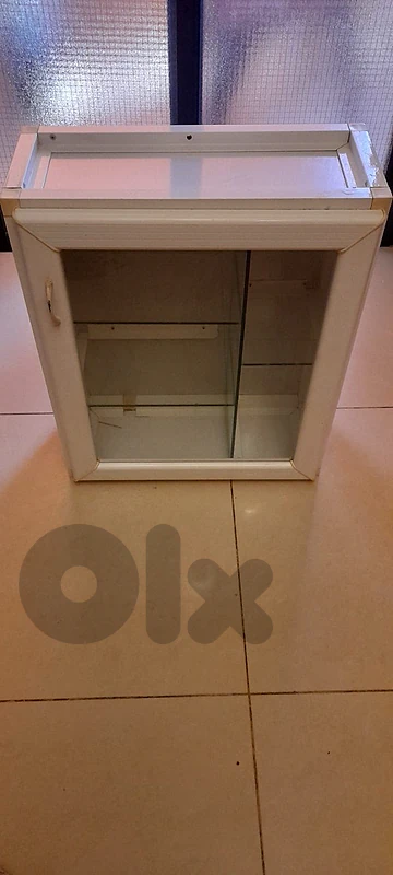 خزانة عرض زجاجية خشب أبيض – Glass Display Cabinet