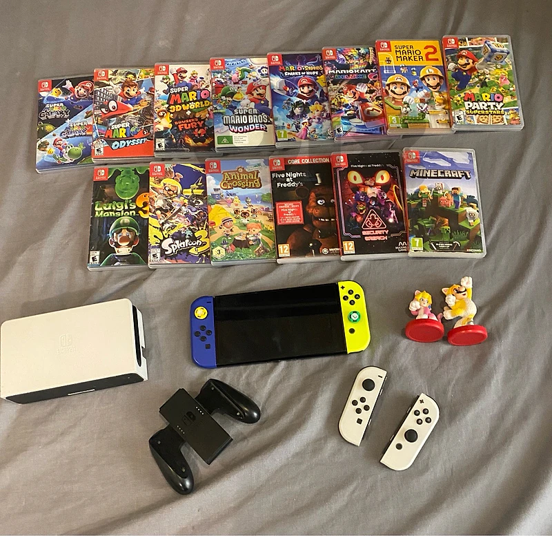 Nintendo Switch OLED Super Bundle! (550$) Nintendo Switch OLED Super Bundle! (550$)