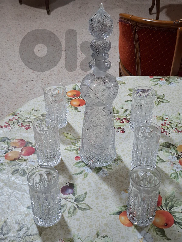 Vintage-Style Diamond-Cut Glass Liquor Decanter Set of 6 glasses cups