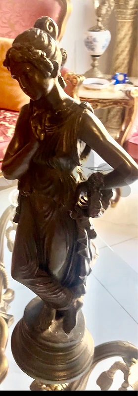 sculpture of a woman