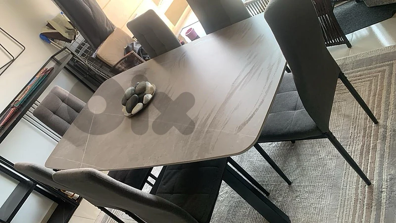 Dining Room with 6 Chairs