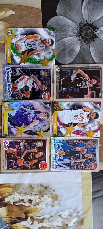 مجموعة كروت كرة سلة أصلية (Topps NBA Cards) للبيع بالجملة -