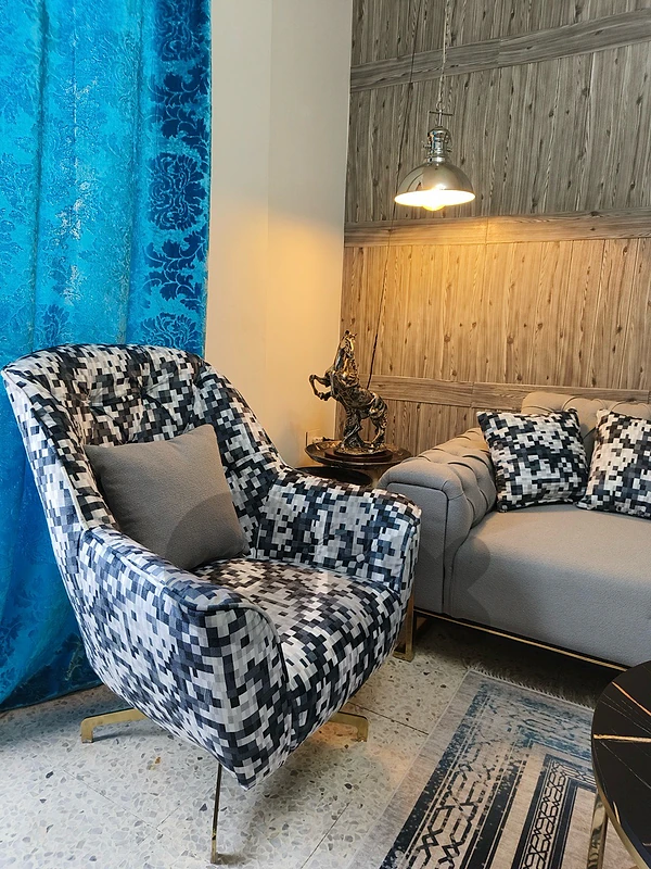 Salon in Excellent Condition like new