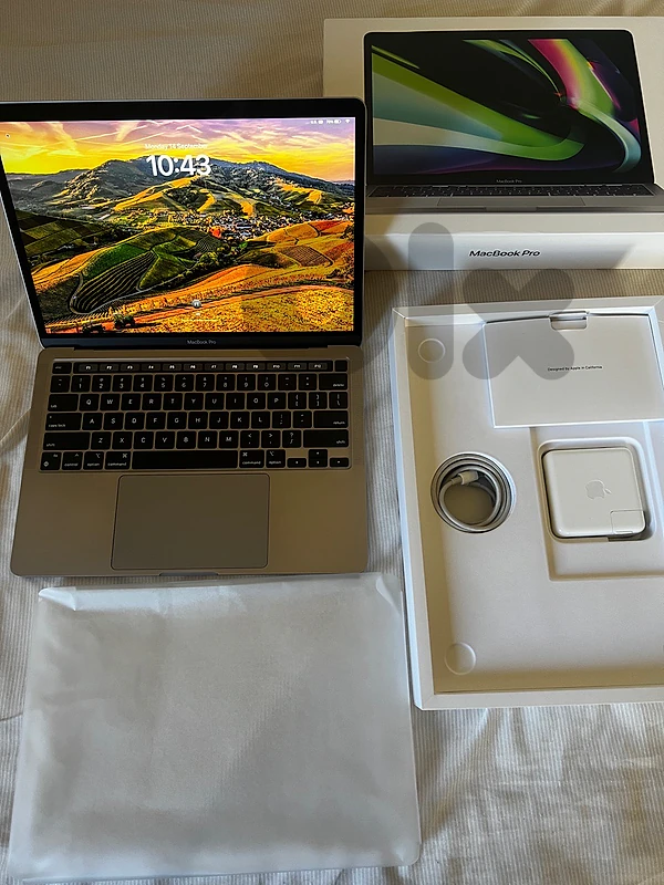 MacBook Pro 13.3" M1 | Mint Condition (0 Scratches) | 8GB / 256GB SSD
