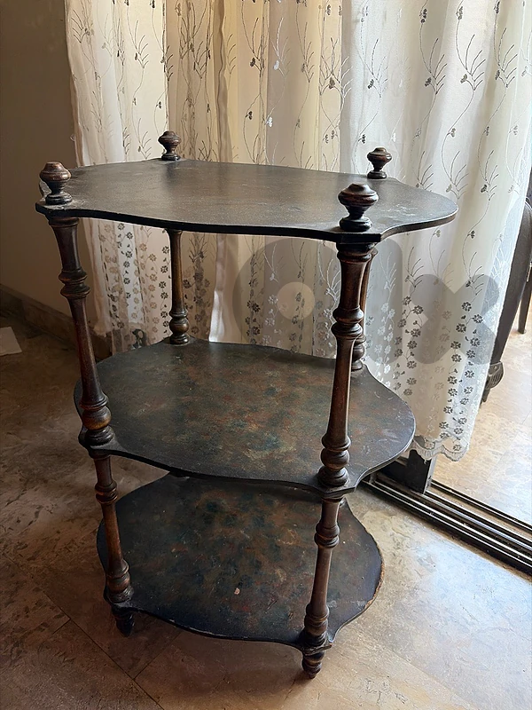 Corner whatnot table