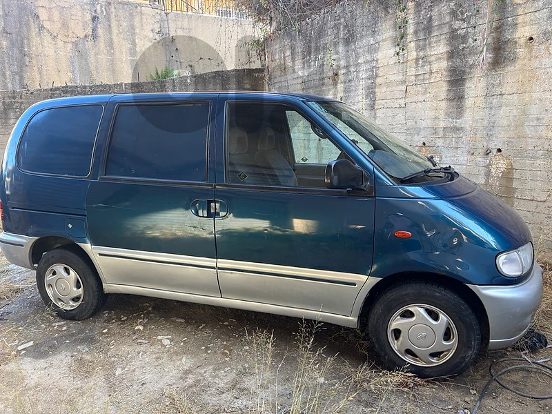 Nissan Van 2000