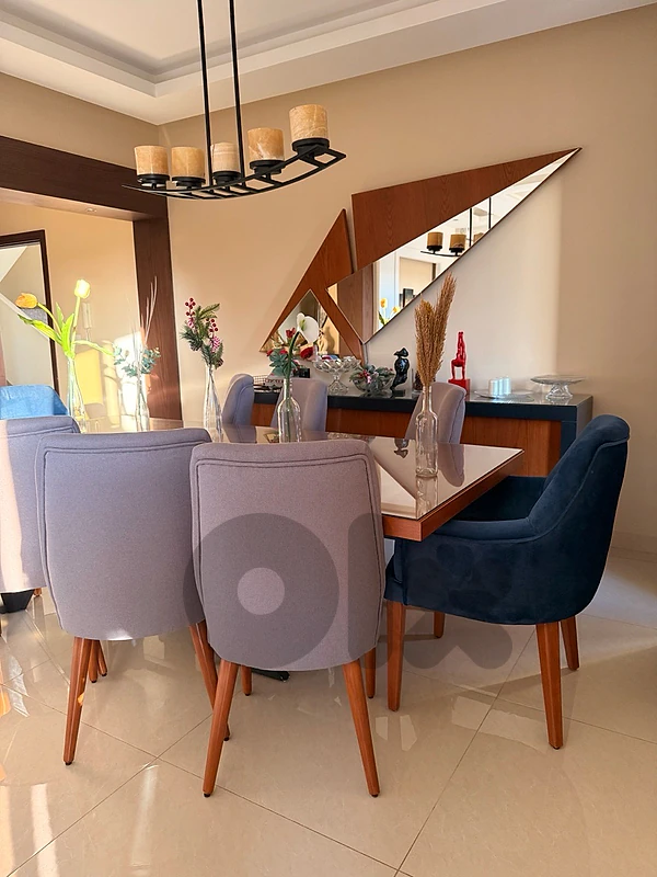8 Dining Chairs Like-New طقم كراسي طاولة طعام كالجديدة