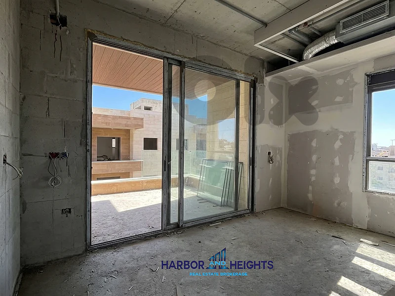 Apartment UC for Sale in Ballouneh - شقة للبيع في بلونة