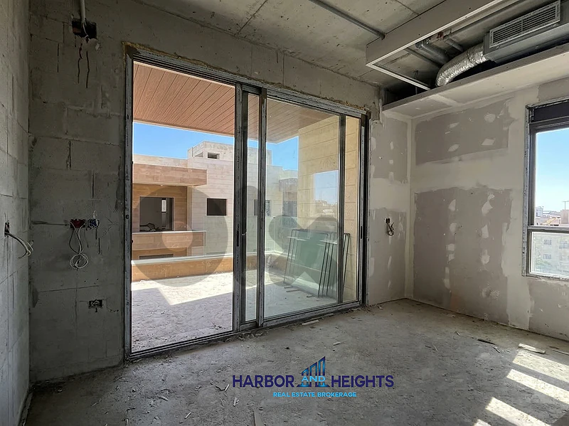 Apartment UC for Sale in Ballouneh - شقة للبيع في بلوينة