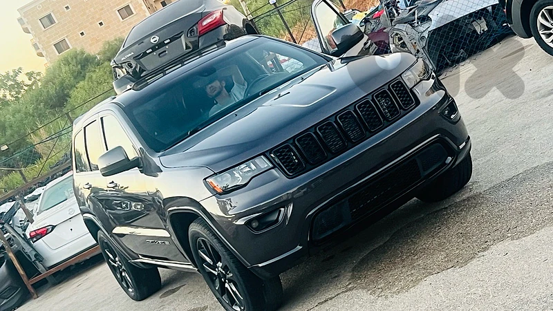 Grand cherokee 2018 alttud plus sun roof