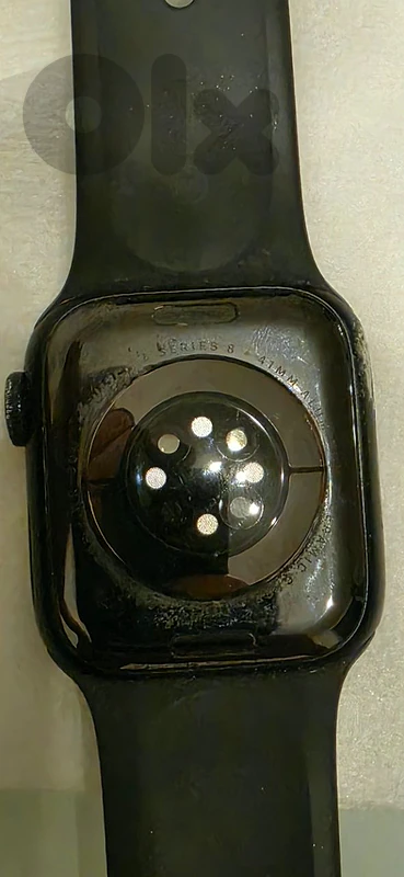 Apple Watch Series 8 – 41mm Aluminum (Midnight / Dark Gray)