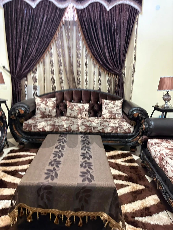 صالون مع كل اكسسواراته للبيع