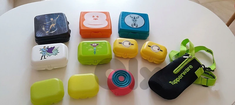 "مجموعة أصلية من Tupperware مكونة من 11 قطعة