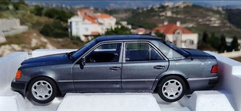 diecast 1:18 Mercedes Benz 500E By Norev