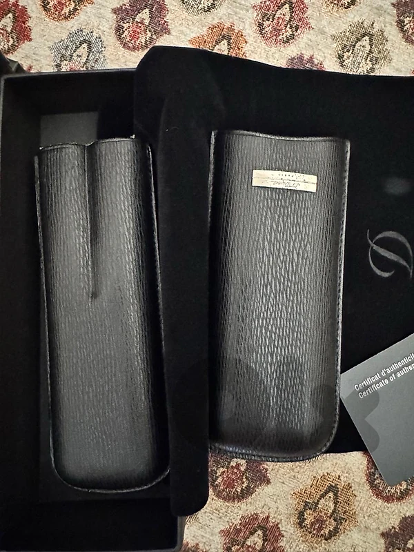 S.T. Dupont (حافظة سيجار جلدية فاخرة مزدوجة مع شهادة الأصالة)