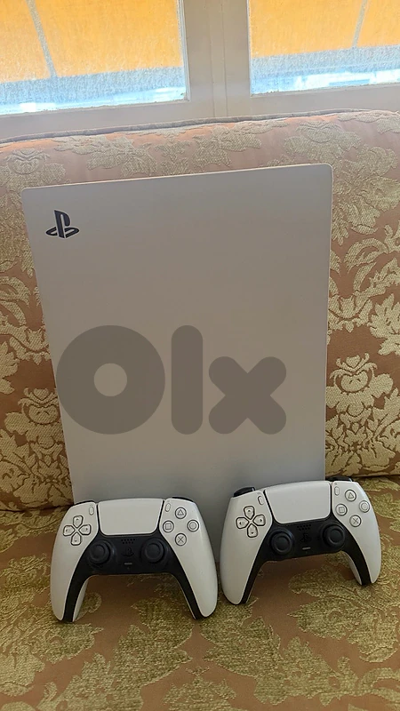 ps5 fat disk edition with 2 original controllers 630$ final price