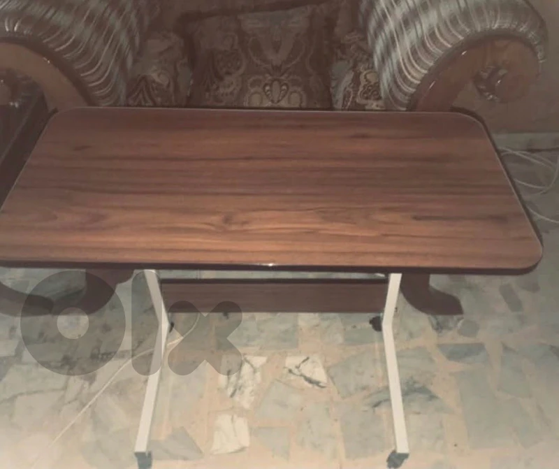 Adjustable table - طاولة