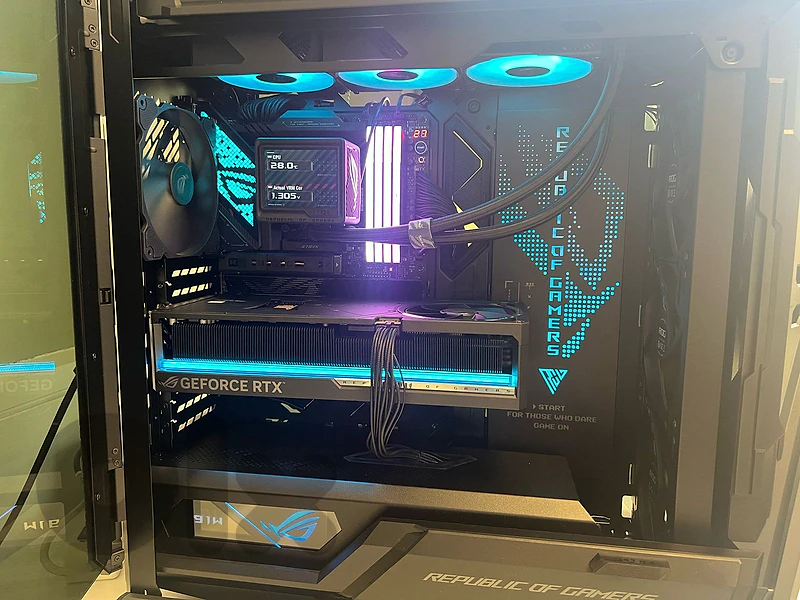 Selling my high-end ASUS ROG PC in excellent condition