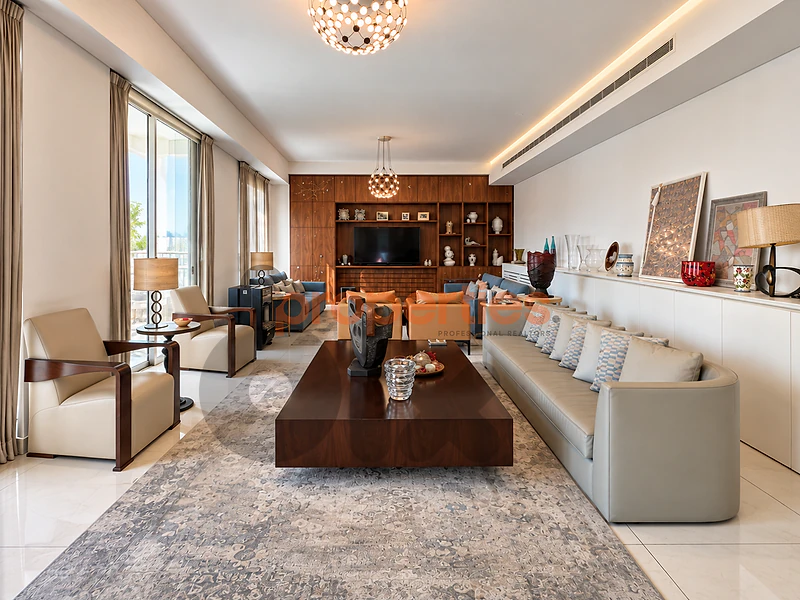Apartment For Sale in Achrafieh I شقة للبيع في الأشرفية CPBHD42