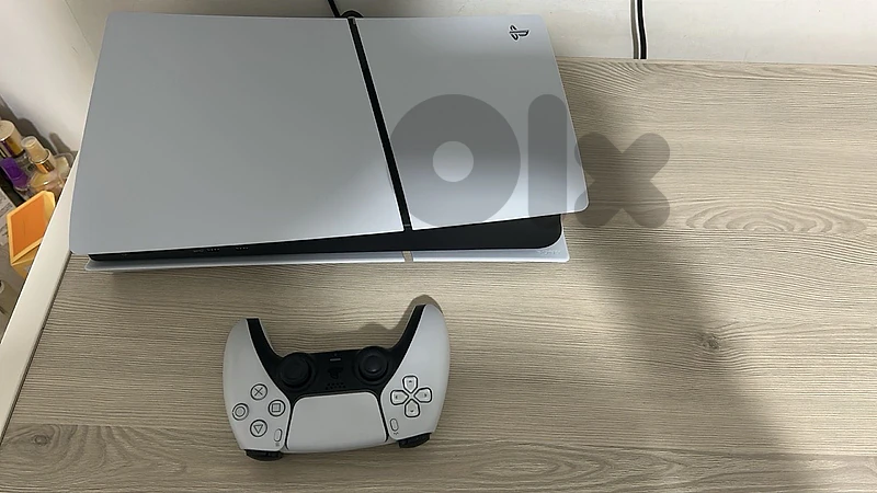 PS5 Slim Disc 1TB + UPS – Like New Condition
