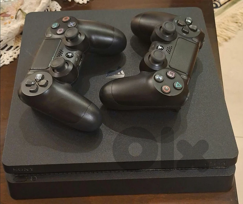 PS4 Slim 500GB Bundle – 2 Controllers + Carrying Bag + 10 Games