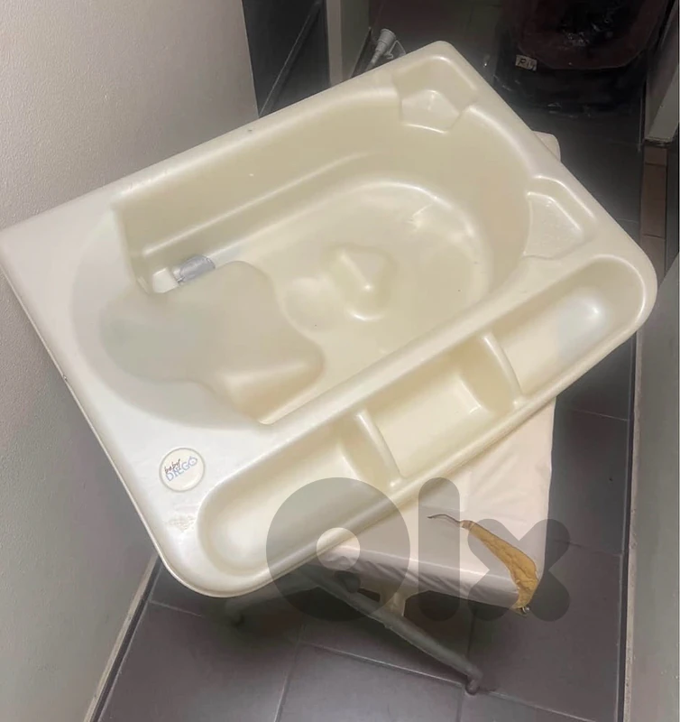Bath tub with bath stand
