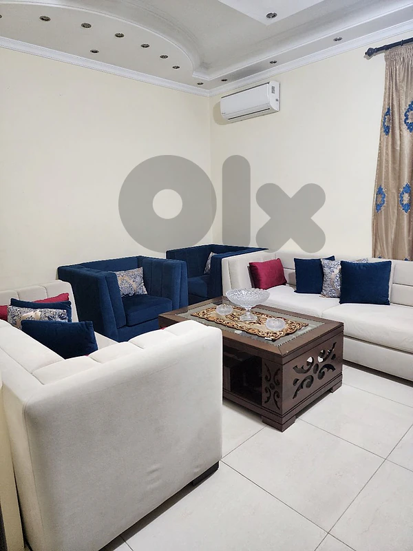 طقم صالون مودرن بحالة ممتازة ونظيف (مستعمل).
