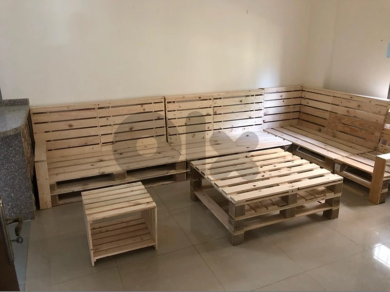 Couch + tables