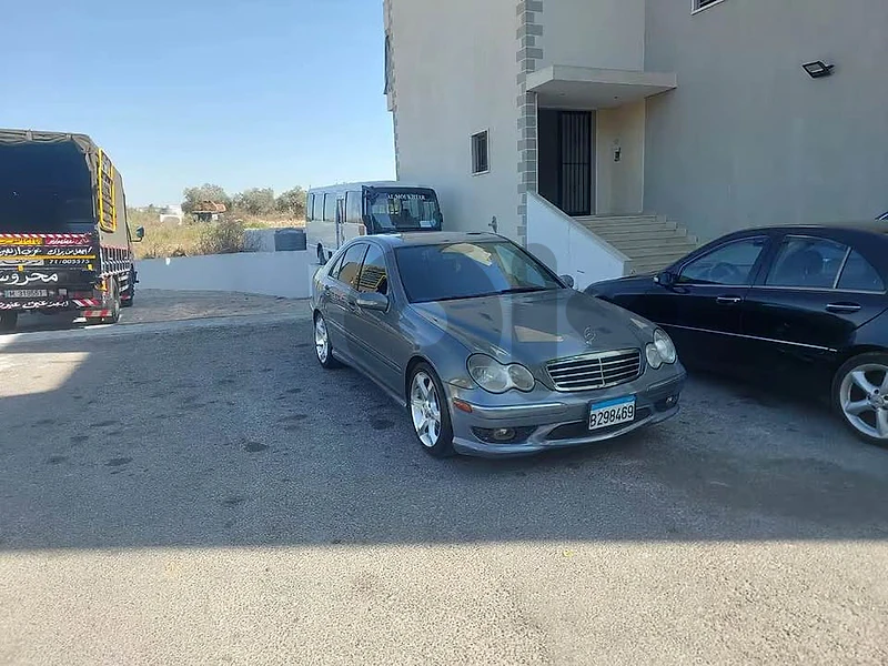 Mercedes-Benz	2005