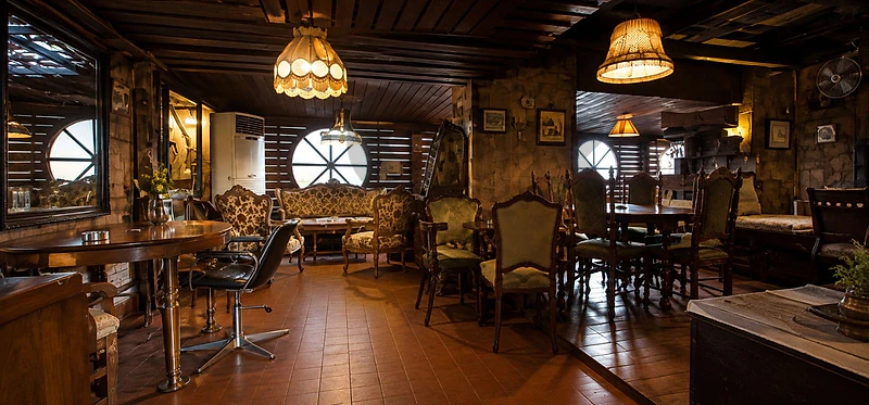 Bar for Rent in Badaro – Prime Locationبار للإيجار في بدارو
