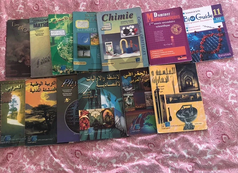 كتب علمية للسنة الأولى بكالوريا bac 1 scientifique بحالة جيدة جداً