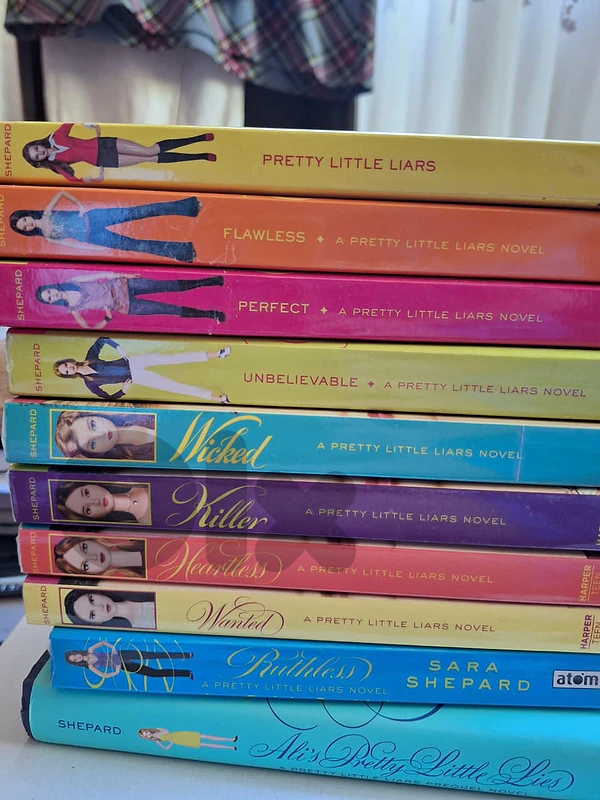 Pretty Little Liars novel series