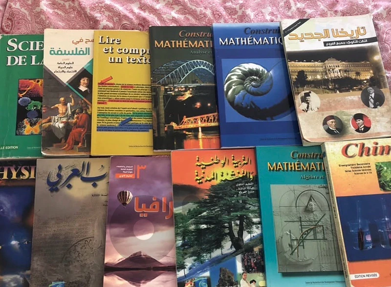 كتب لصف الثالث ثانوي علوم الحياة SVT للبيع بحالة جيدة جدا