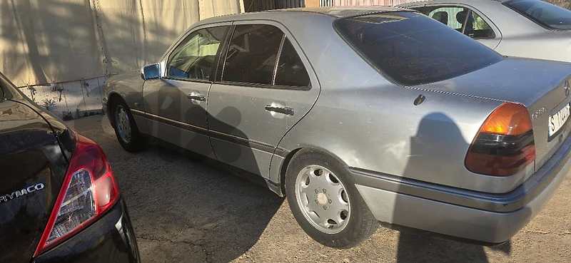 Mercedes-Benz 240/260/280 1994