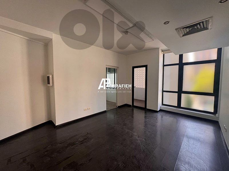 Office for Rent In Achrafieh - مكتب للإجار في الأشرفية
