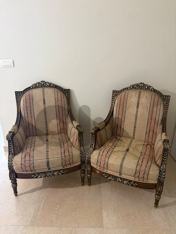 Pair of French Style Carved Wood Armchairs | كرسيان كلاسيك خشب محفور