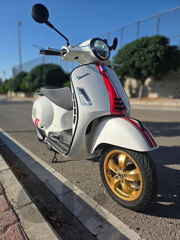 Vespa 300 GTS Racing 60's Edition