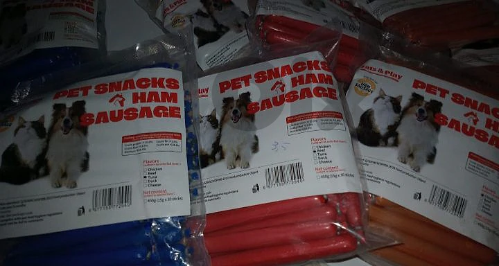 dogs and cats food : snacks (chicken/beef/tuna) 6 for 13$