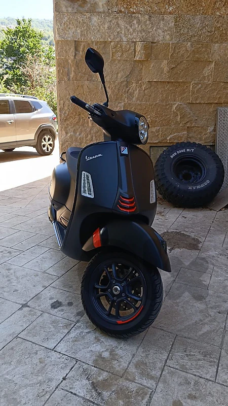 Vespa Gts super sport 310 hpe for sale like new.