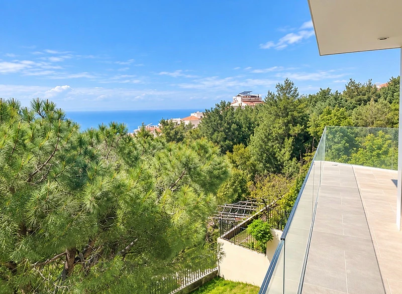 Modern 3 Master Bedrooms in Rabweh, Sea & Mountain View Modern 3 Master Bedrooms in Rabweh, Sea & Mountain View
