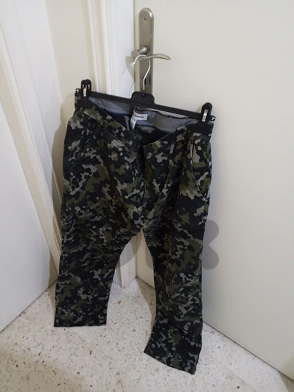 بنطلون رجالي للبيع لون زيتي شبه جديد قياس 30×42 السعر 35$